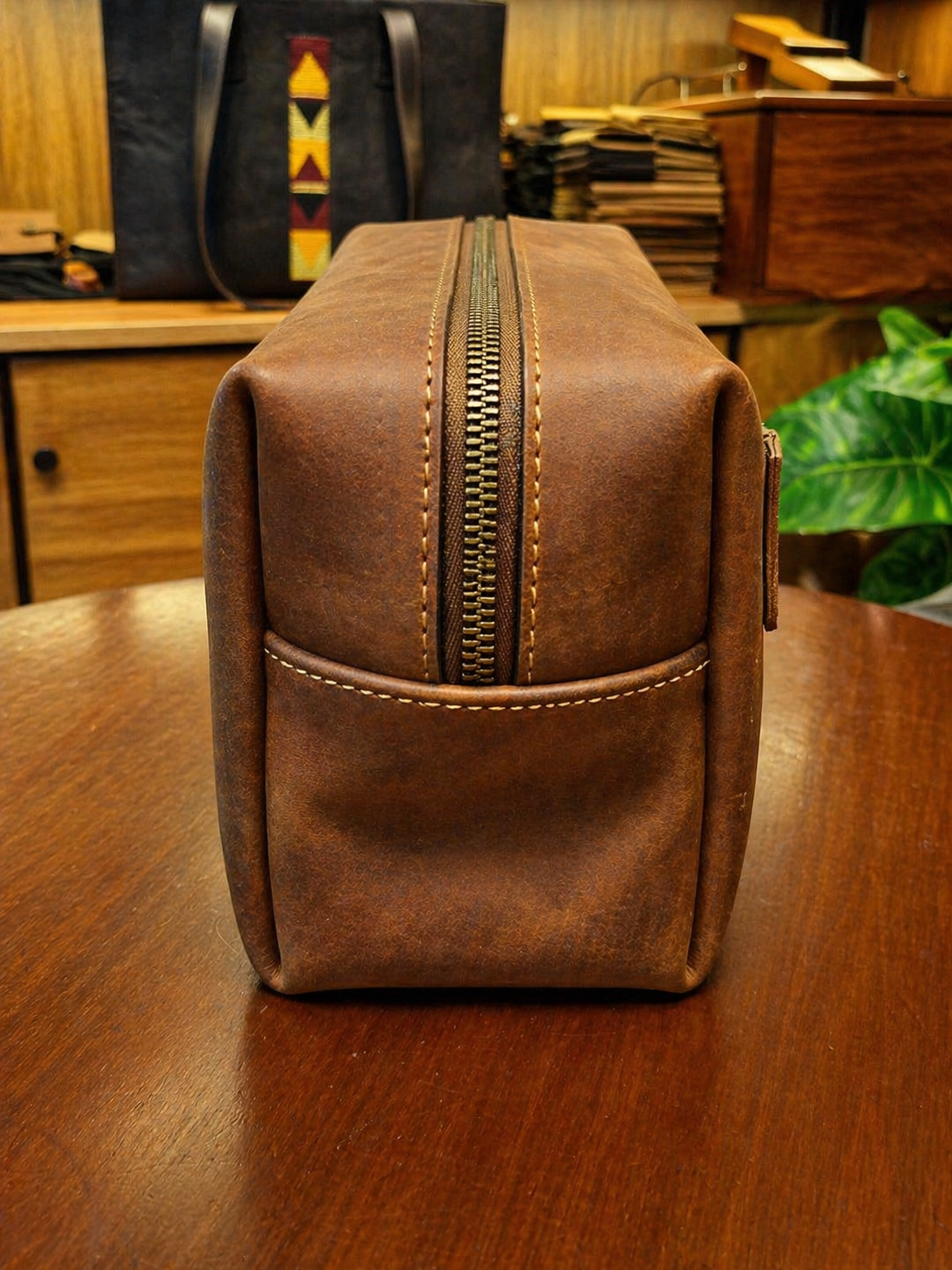 The Safiri Dopp Kit — Travel Organized. Move With Ease.
