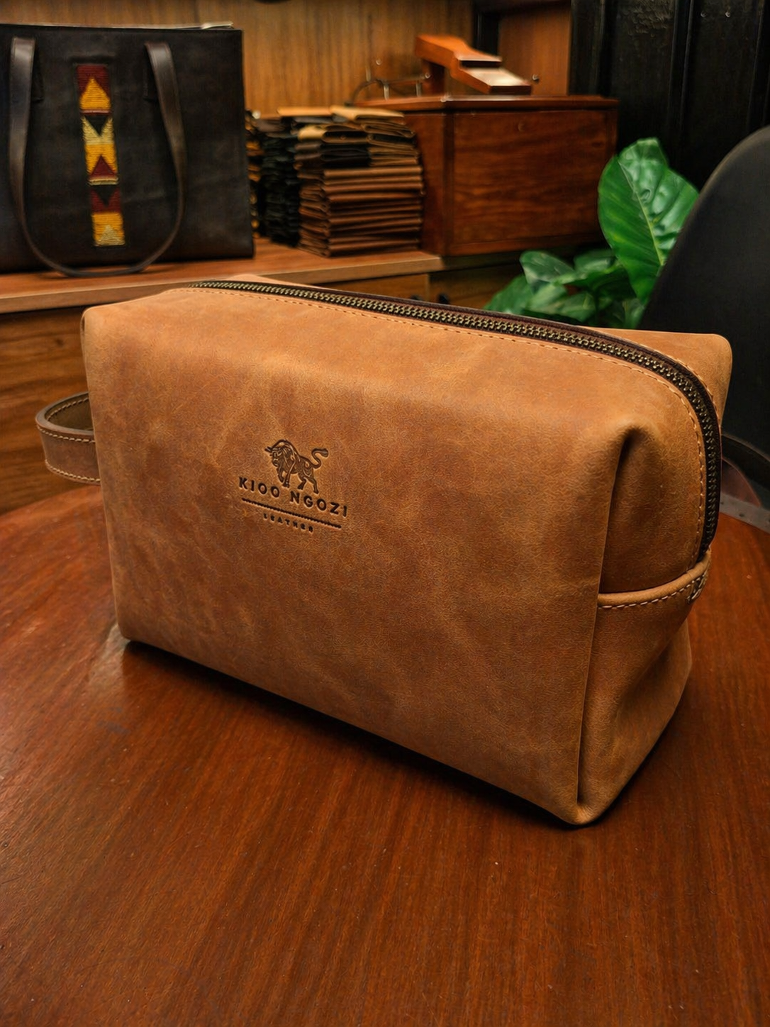 The Safiri Dopp Kit — Travel Organized. Move With Ease.