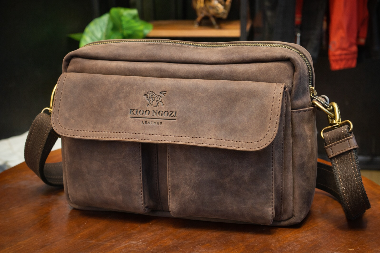 The Kamanda Compact Messenger — Move Light. Carry Smart.